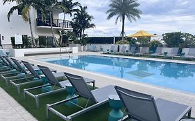 Master Bed Room In Calle Ocho